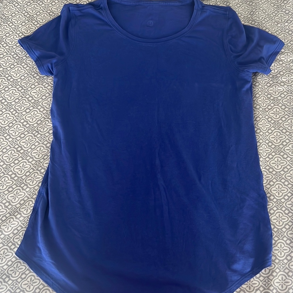 Lululemon tshirt